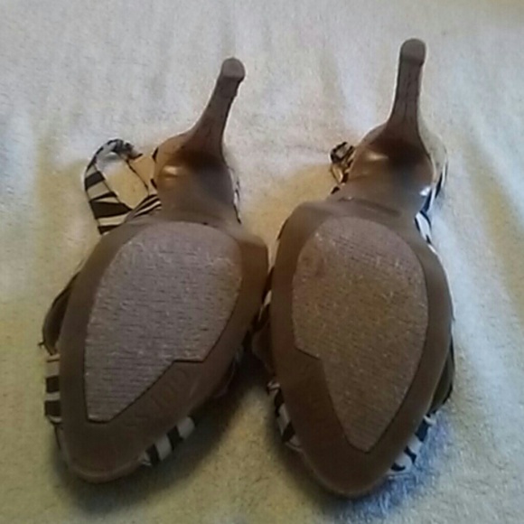 SIZE 6 GUESS SLING BACK PEEP TOE SANDAL HEELS - Picture 5 of 5